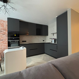 1b101552-8472-4567-a40c-5bdb1ac99070