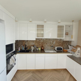 4c34bc76-7b19-4584-836c-413a94df5578